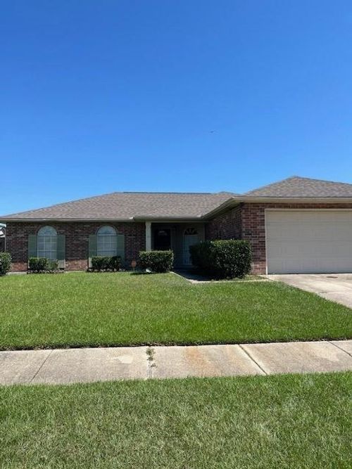 4901 Wood Forest Dr, Marrero, LA, 70072-6676 | Card Image