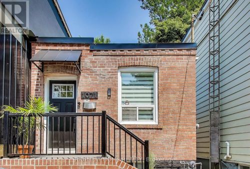 1071 Craven Rd, Toronto, ON, M4J4V7 | Card Image