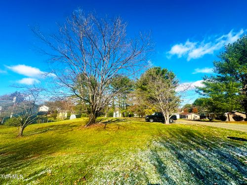 403 Lynnwood Dr, Bristol, VA, 24201-1911 | Card Image