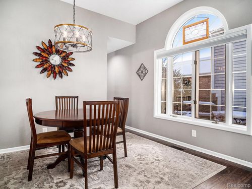 6356 Squire Lake Dr, Flushing, MI, 48433-2381 | Card Image