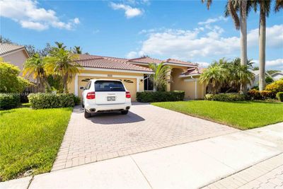 649 Nw 110th Ave, House other with 4 bedrooms, 2 bathrooms and null parking in Plantation FL | Image 2