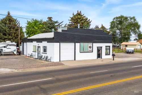 2039 Main St, Gooding, ID, 83330-1927 | Card Image