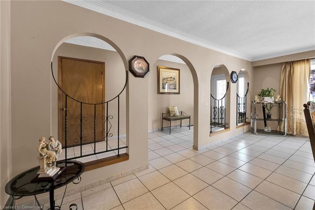 11 Algonquin Crt, House other with 3 bedrooms, 2 bathrooms and 3 parking in Hamilton ON | Image 6