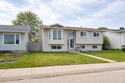29 Lyons Cres, Whitecourt, AB, T7S1B9 | Card Image