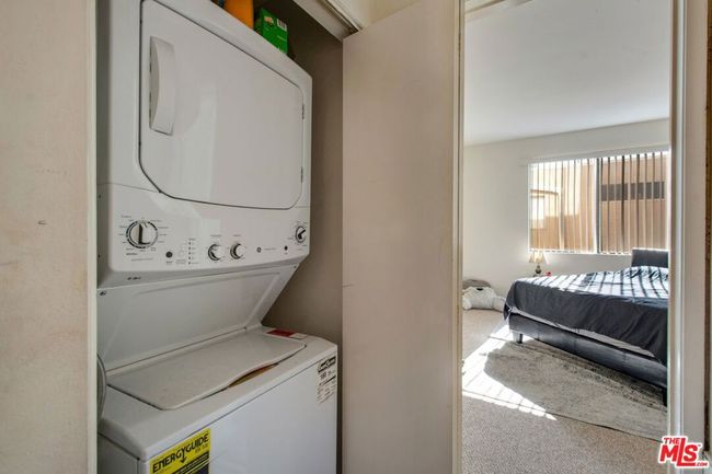 UNIT-2 - 19009 Sherman Way, Condo with 1 bedrooms, 1 bathrooms and 2 parking in Reseda CA | Image 18