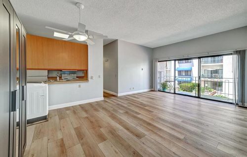 2p-8324 Regents Rd, San Diego, CA, 92117 | Card Image