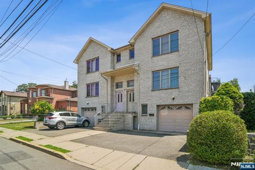 2402 Hammett Ave, Fort Lee, NJ, 07024-3904 | Card Image