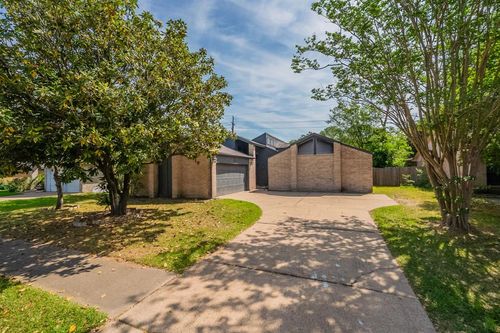 8810 Enchanted Forest Dr, Houston, TX, 77088-1222 | Card Image