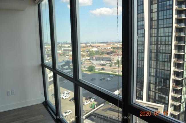 1003 - 2908 Highway 7, Condo with 2 bedrooms, 2 bathrooms and 1 parking in Vaughan ON | Image 4