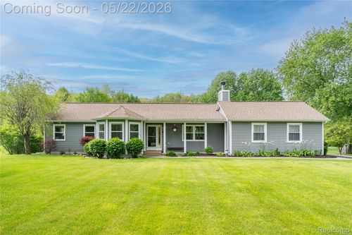542 Tracey Ln, Brighton, MI, 48114-8739 | Card Image