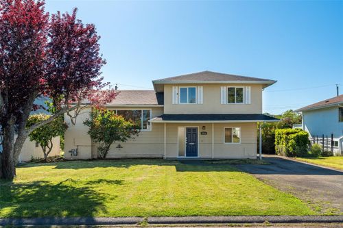 3980 Oakwood St, Saanich, BC, V8N3N1 | Card Image