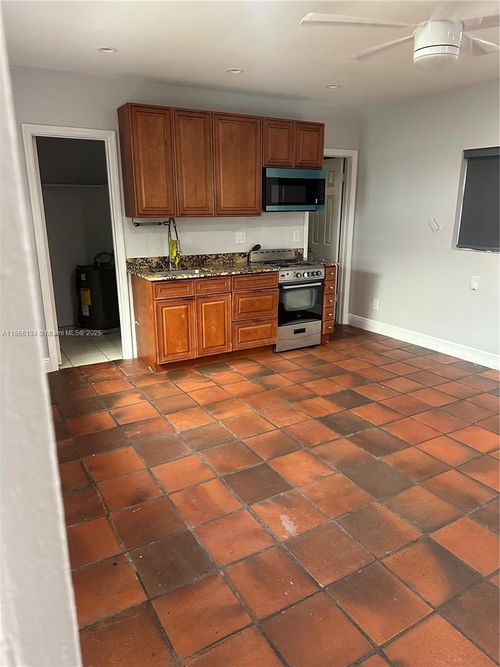 a-1616 N 26th Ave, Hollywood, FL, 33020-2911 | Card Image