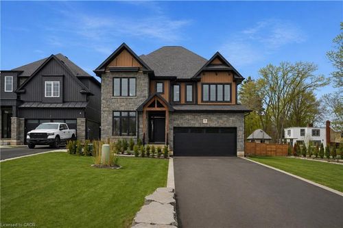 7 Bartlett Ave, Grimsby, ON, L3M5N7 | Card Image