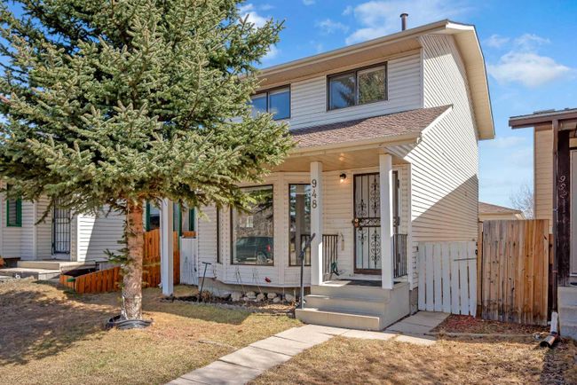 948 Riverbend Drive Se, Home with 3 bedrooms, 2 bathrooms and 2 parking in Calgary AB | Image 2