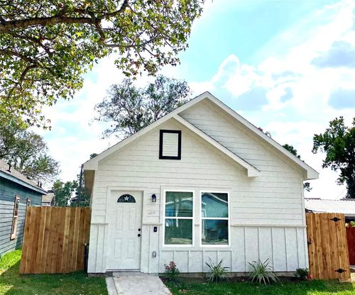 16702 E Forrestal, Montgomery, TX, 77316-2927 | Card Image