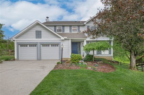 5642 Bluepine Dr, Cincinnati, OH, 45247-7449 | Card Image