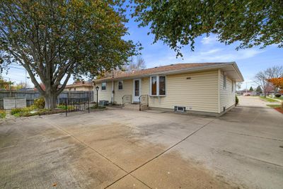 2905 24th Street, House other with 3 bedrooms, 1 bathrooms and null parking in KENOSHA WI | Image 2