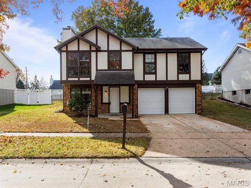 1095 Summit Meadows Dr, Fenton, MO, 63026-3809 | Card Image