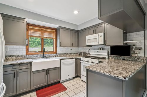 530 West Road, Barnard, VT, 05031 | Card Image