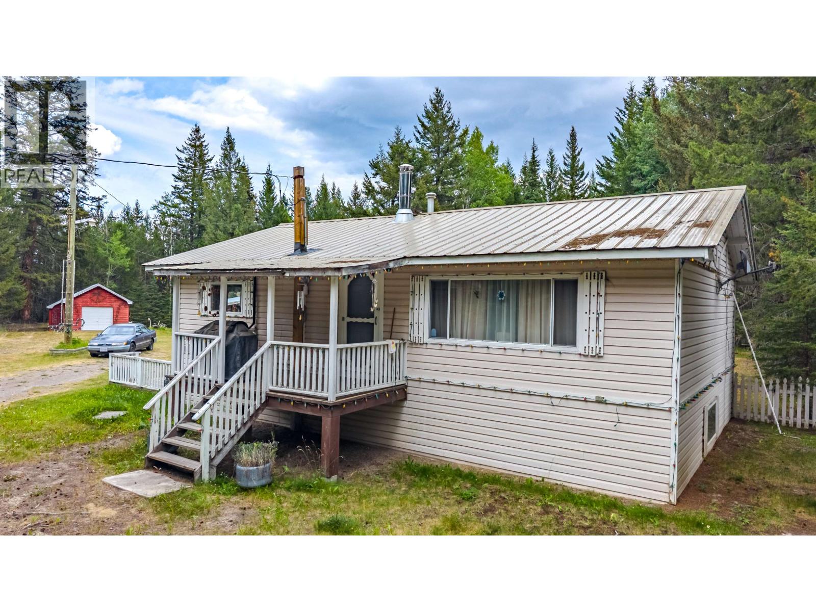 Residential in Horse Lake