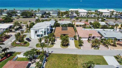 2504 Hibiscus Dr W, BELLEAIR BEACH, FL, 33786-3524 | Card Image