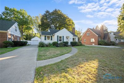 2321 Castlewood Drive, House other with 3 bedrooms, 2 bathrooms and 1 parking in Toledo OH | Image 2