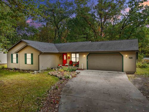 105 Marigold Ln, Houghton Lake, MI, 48629-8938 | Card Image
