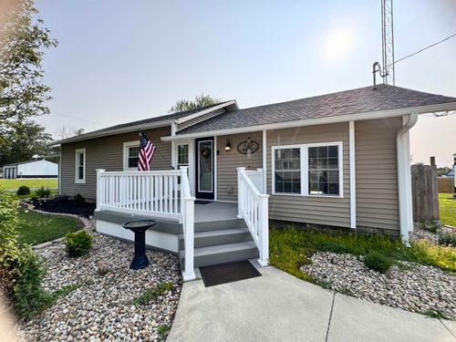 138 E Esmeralda St, Olney, IL, 62450-1823 | Card Image