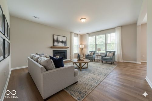 7042 Pinnacle Dr, Columbus, IN, 47201-5747 | Card Image