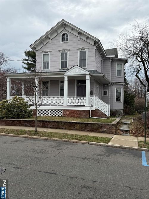 135 Everett Pl, East Rutherford, NJ, 07073-1703 | Card Image