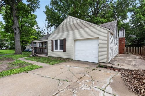 701 W Jones St, Independence, MO, 64050-1610 | Card Image