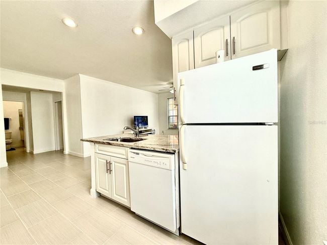 9650 - 9650 Lake Chase Island Way, Condo with 1 bedrooms, 1 bathrooms and null parking in TAMPA FL | Image 4