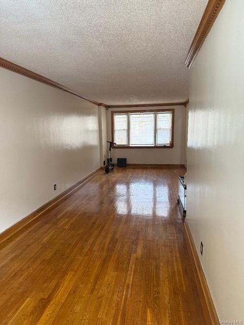 918 E 81st Street, New York, NY, 11236 | Card Image