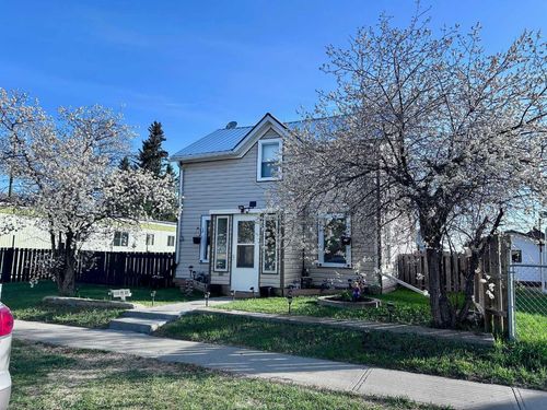 {{alt}} | Card Image