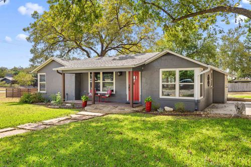 700 5th St, Marble Falls, TX, 78654-5724 | Card Image