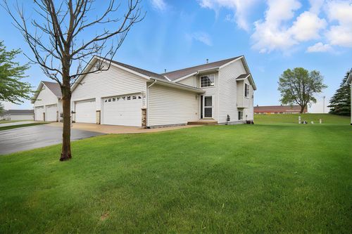 140 Cedar Cove Ln, Owatonna, MN, 55060-4227 | Card Image