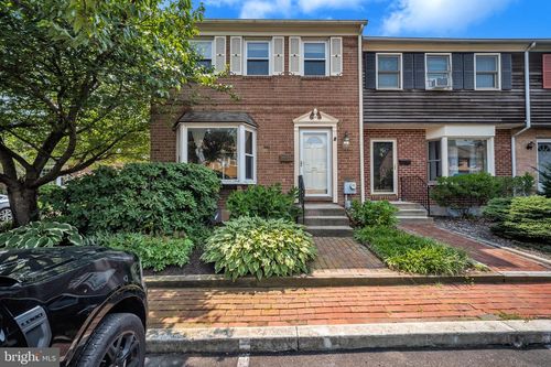 20 Gatehouse Ln, DOYLESTOWN, PA, 18901-2242 | Card Image
