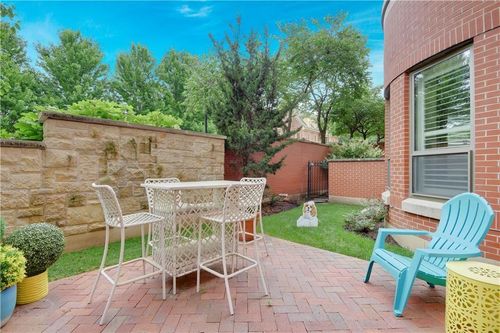 apt-104-4900 Central St, Kansas City, MO, 64112-3703 | Card Image