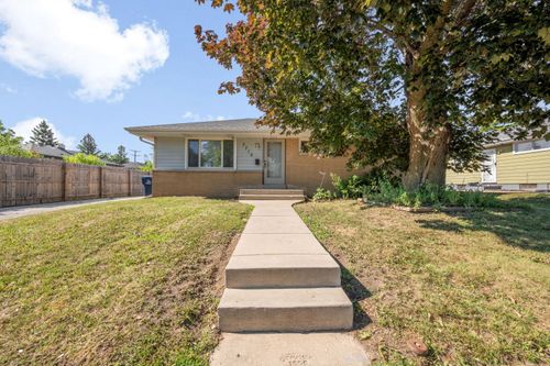 7719 W Winfield Ave, Milwaukee, WI, 53218-1151 | Card Image
