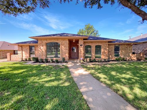 1846 Green Tree Ln, Duncanville, TX, 75137-3612 | Card Image