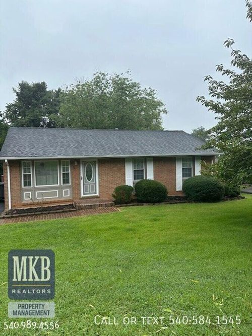 745 Kenyon Rd, Vinton, VA, 24179-1203 | Card Image