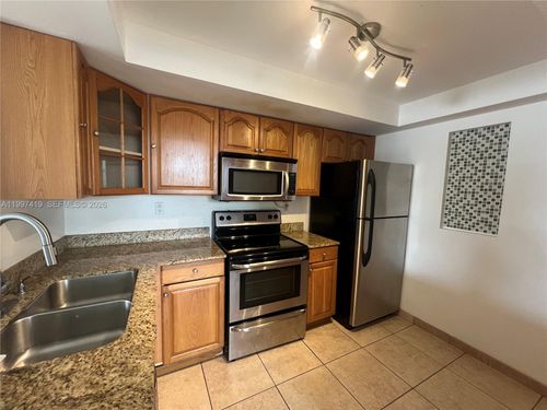 301-7125 Bay Dr, Miami Beach, FL, 33141-5467 | Card Image