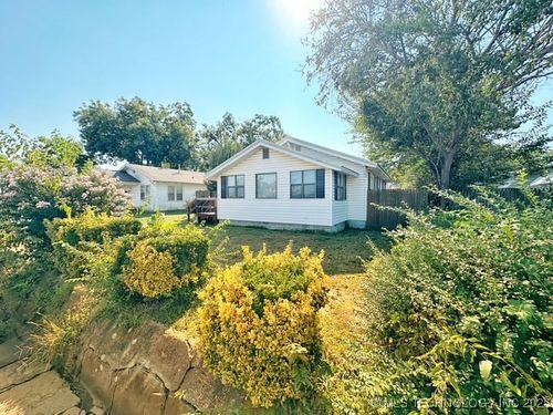 913 N Hinckley St, Holdenville, OK, 74848-3844 | Card Image