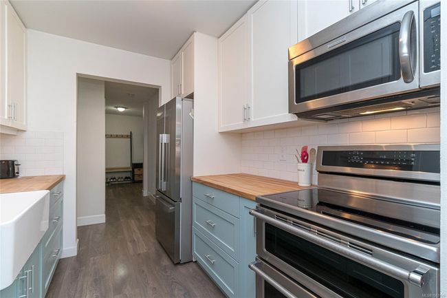 101 - 1792 Rockland Ave, Condo with 2 bedrooms, 2 bathrooms and 1 parking in Victoria BC | Image 8