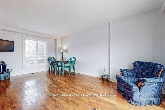 7 Greenhills Sq, House other with 3 bedrooms, 2 bathrooms and 4 parking in Brampton ON | Image 9