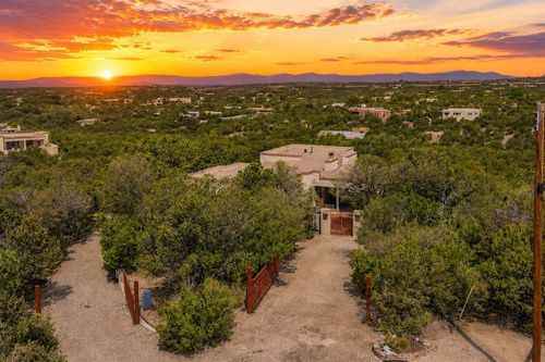1064 Bishops Lodge Road, Santa Fe, NM, 87501 | Card Image
