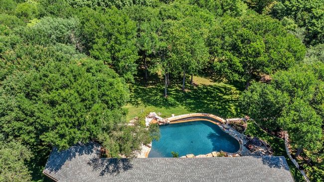 565 Lost Hunters Cyn, House other with 5 bedrooms, 5 bathrooms and 3 parking in China Spring TX | Image 96