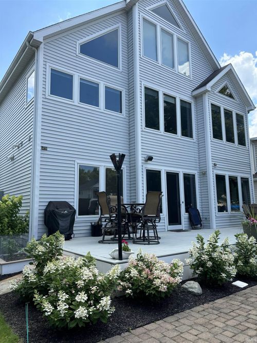 10327 N Leeland Ln, Syracuse, IN, 46567-9590 | Card Image