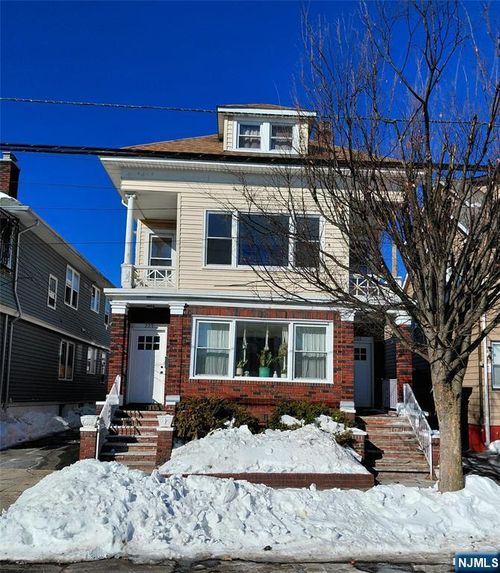 223 Ampere Pkwy, Bloomfield, NJ, 07003-4661 | Card Image