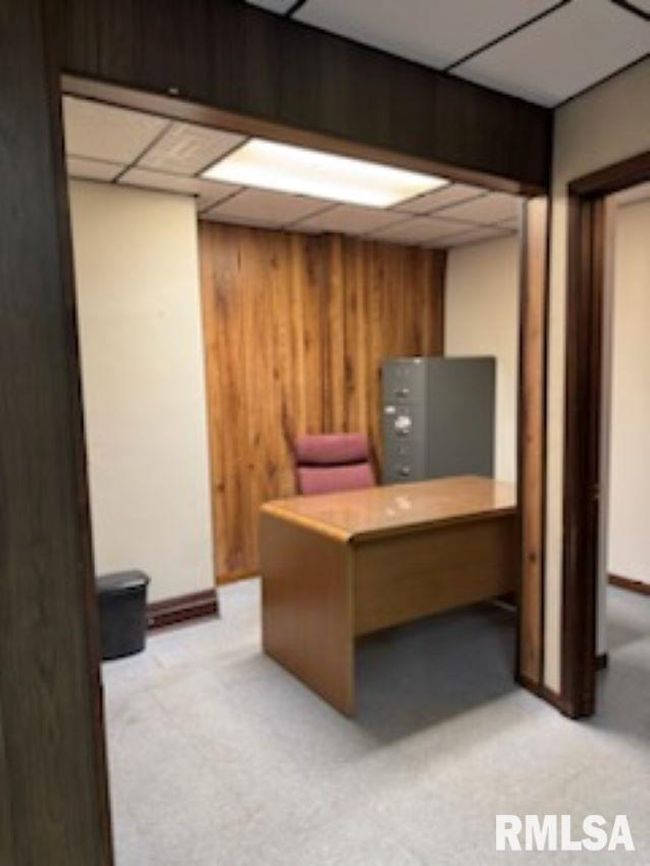 1703 Brady St, Home with 0 bedrooms, 0 bathrooms and 4 parking in Davenport IA | Image 11